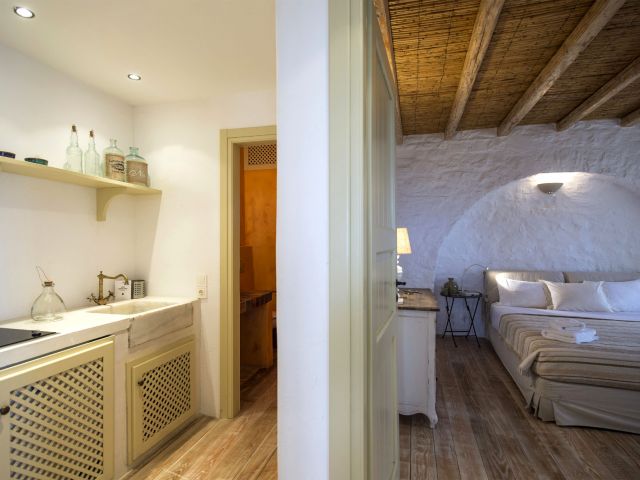 Bedroom and kitchenette in the guest house