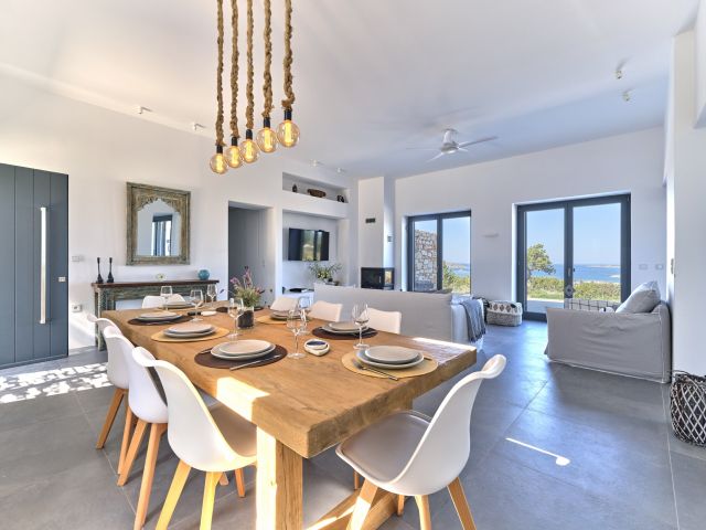 Living and dining area in House 1