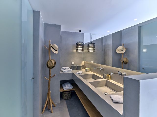 Master bathroom in House 1