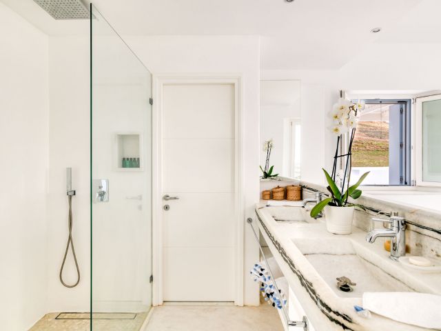 Bathroom Villa Amethyst 1