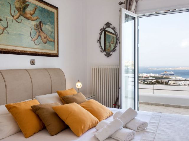 Bedroom with sea view