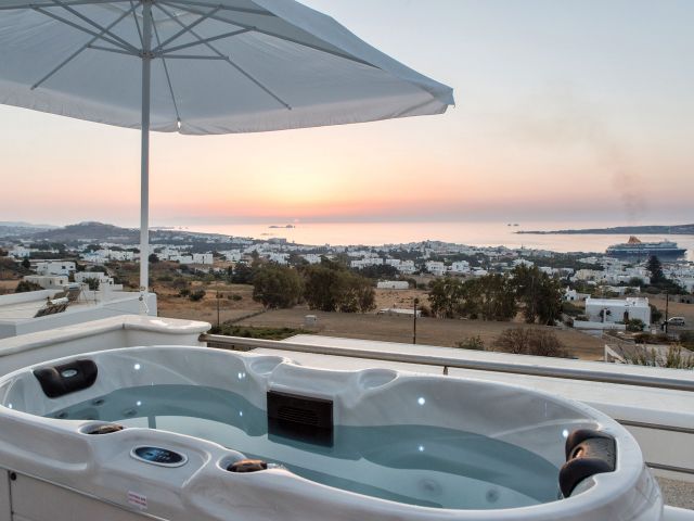 Parikia Luxury Suite
