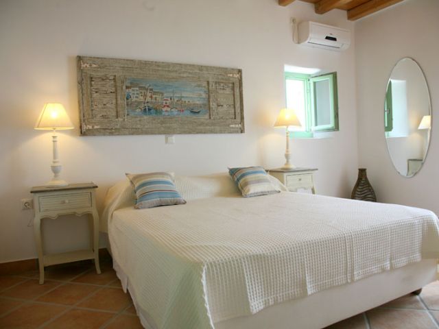 Bedroom with double bed