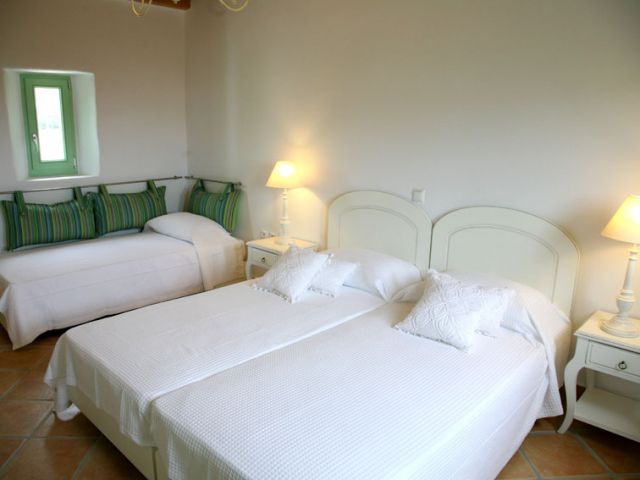 Bedroom with 3 single beds (2 connected)